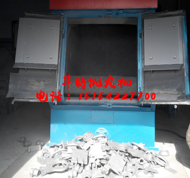 Q3210履帶式拋丸機(jī)清理鑄件 Q3210履帶式拋丸機(jī)清理鑄件